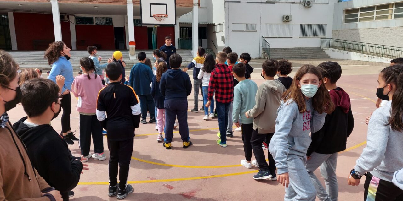 EL CIUDAD DE HUELVA VISITA EL COLEGIO JOSÉ OLIVA