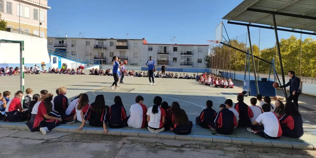 EL CIUDAD DE HUELVA VISITA EL COLEGIO VIRGEN DEL ROCÍO