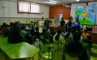 El CEIP Tres de Agosto de Huelva disfruta del baloncesto