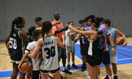 Ray Smith visita a los jóvenes del Campus Tecnimini y Tecnibasket