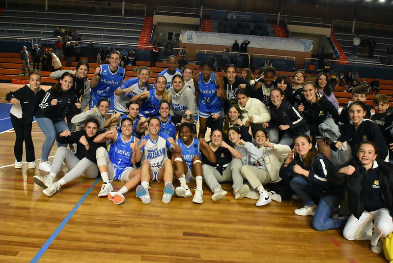 EL CLÍNICA OFTALMOLÓGICA GIL PIÑA CIUDAD DE HUELVA GANA EL DERBI PROVINCIAL ANTE MOGUER